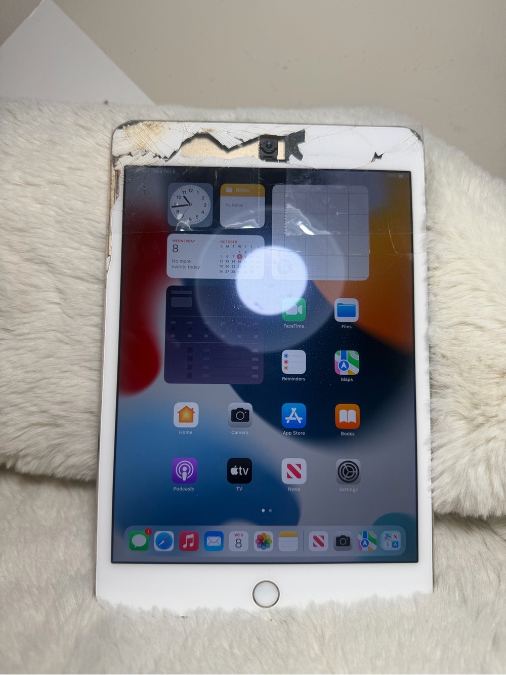 Apple ipad mini 4 32Gb fully unlocked Top screen cracked read
